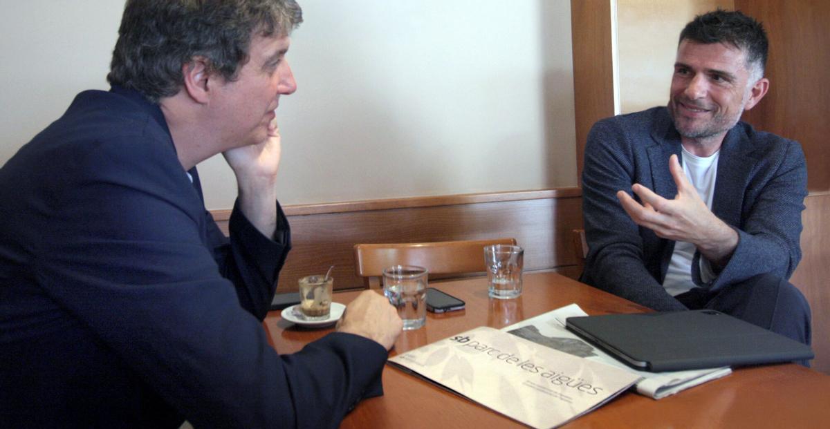 El director de l'EMPORDÀ, Marc Verdaguer, conversant amb el conseller delegat de SB Immobiliària, Marc Alado.
