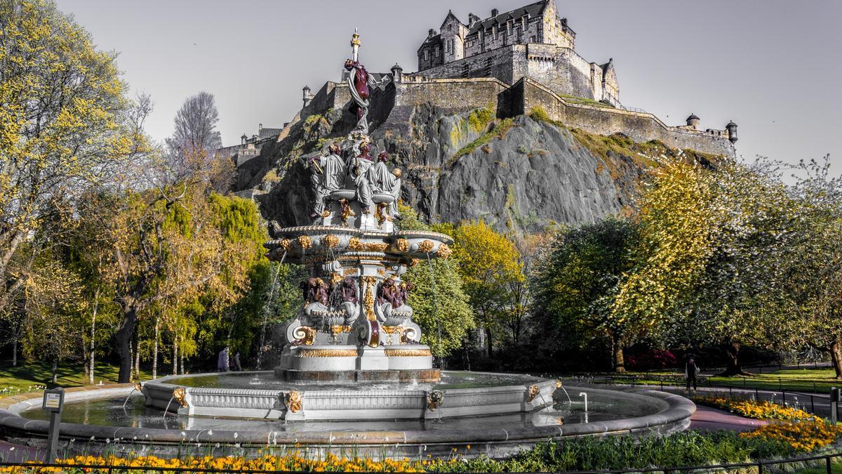 Edimburgo es, con su castillo, una de las ciudades más bellas del mundo.