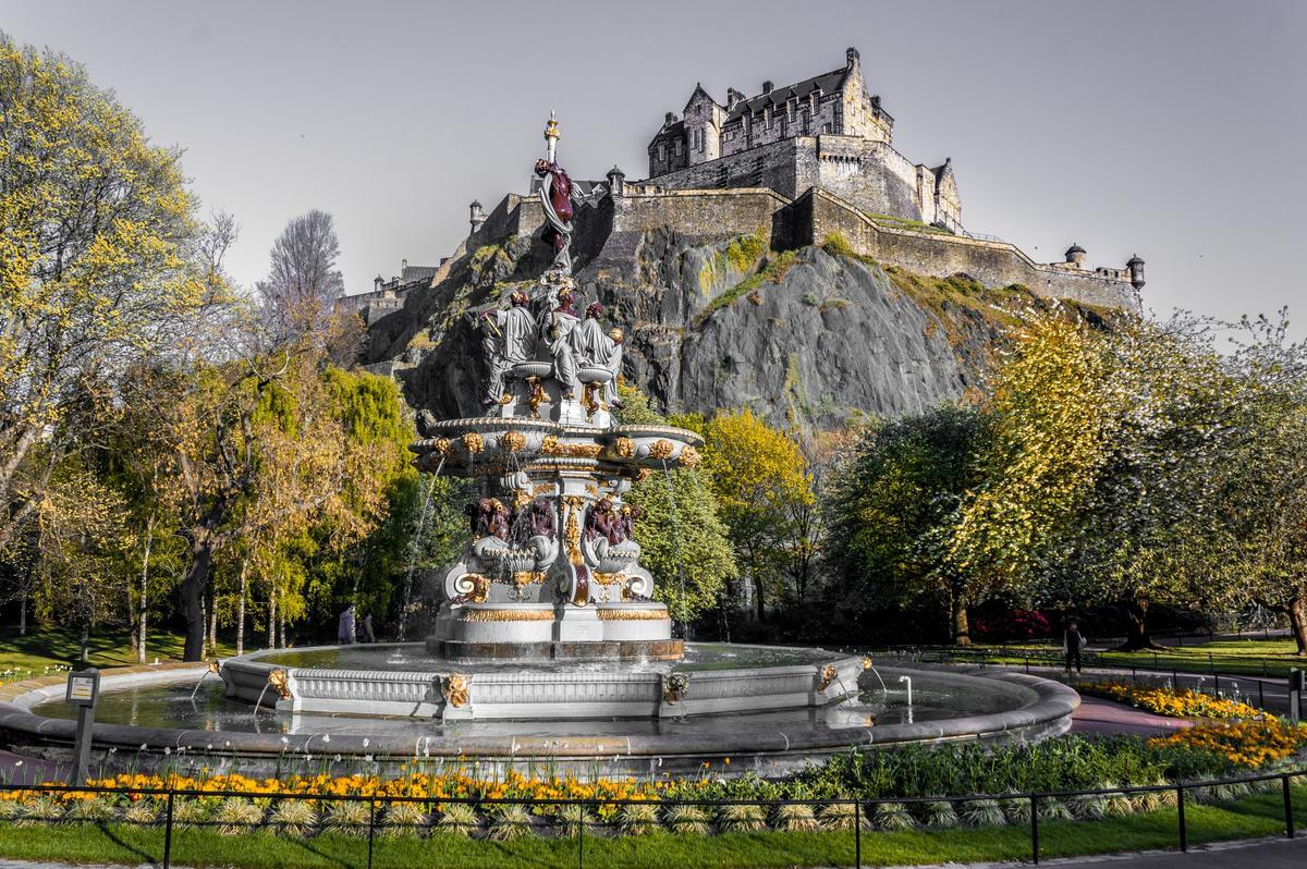 Edimburgo es, con su castillo, es una de las ciudades más bellas del mundo.