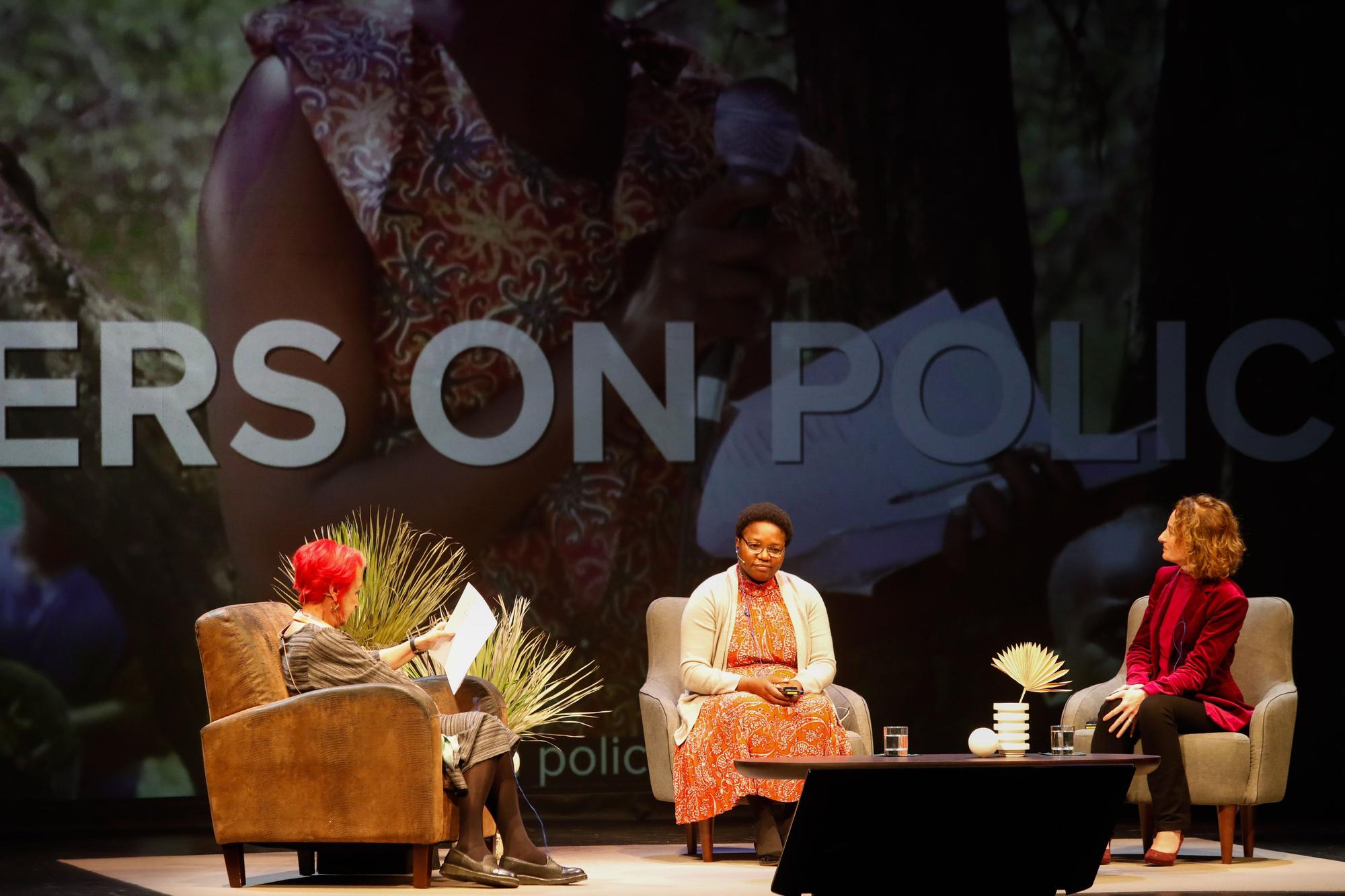 Lucas Lake y Fiona Mavhinga, de CAMFED, en el Palacio Valdés de Avilés: "Sólo puedes soñar cuando puedes estudiar"