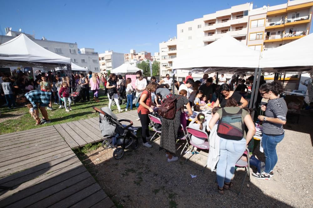 La principal necrópolis púnica existente en el Mediterráneo, la de Puig des Molins, fue el escenario escogido por centenares de personas para conmemorar el Día de los Difuntos en Ibiza