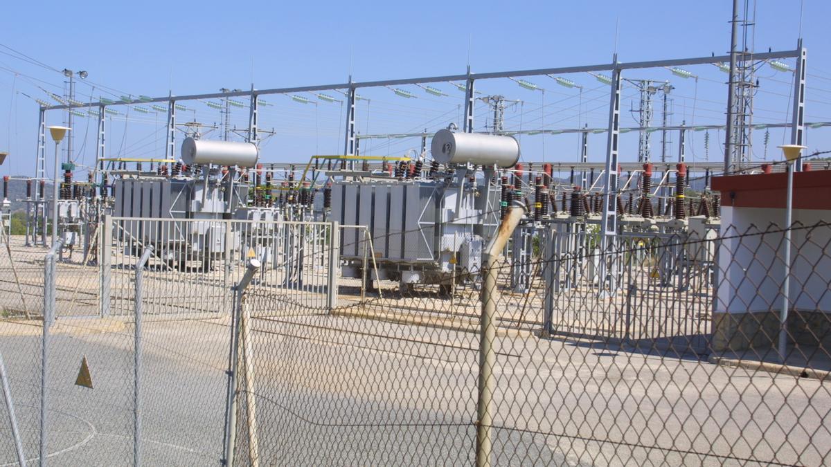Detalle de las instalaciones de la subestación eléctrica de Sant Antoni, en Ibiza.