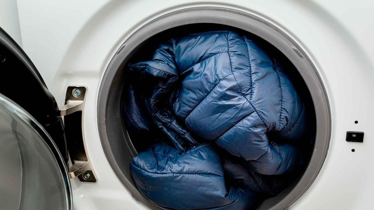 Lidl dice adiós a la secadora y arrasa con el soplador de aire inalámbrico que deja los plumas y anoraks de invierno como recién comprados después de meterlos en la lavadora