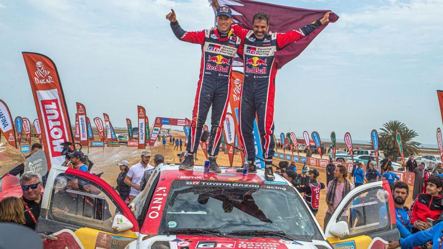 Nasser Al Attiyah i el seu copilot, Mathieu Baumel, després de guanyar el Dakar 2023. | ANDREW EATON