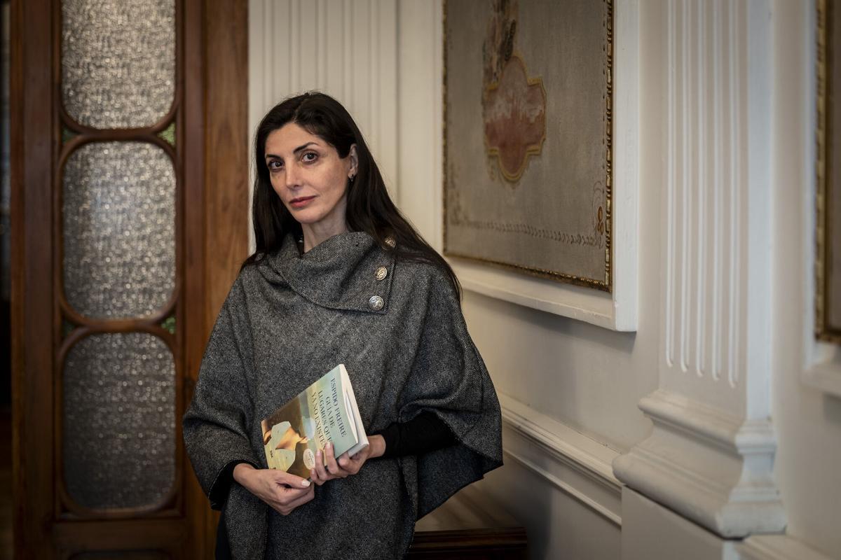 ENTREVISTA A ESPIDO FREIRE POR SU LIBRO 'GUIA DE LUGARES QUE YA NO EXISTEN'