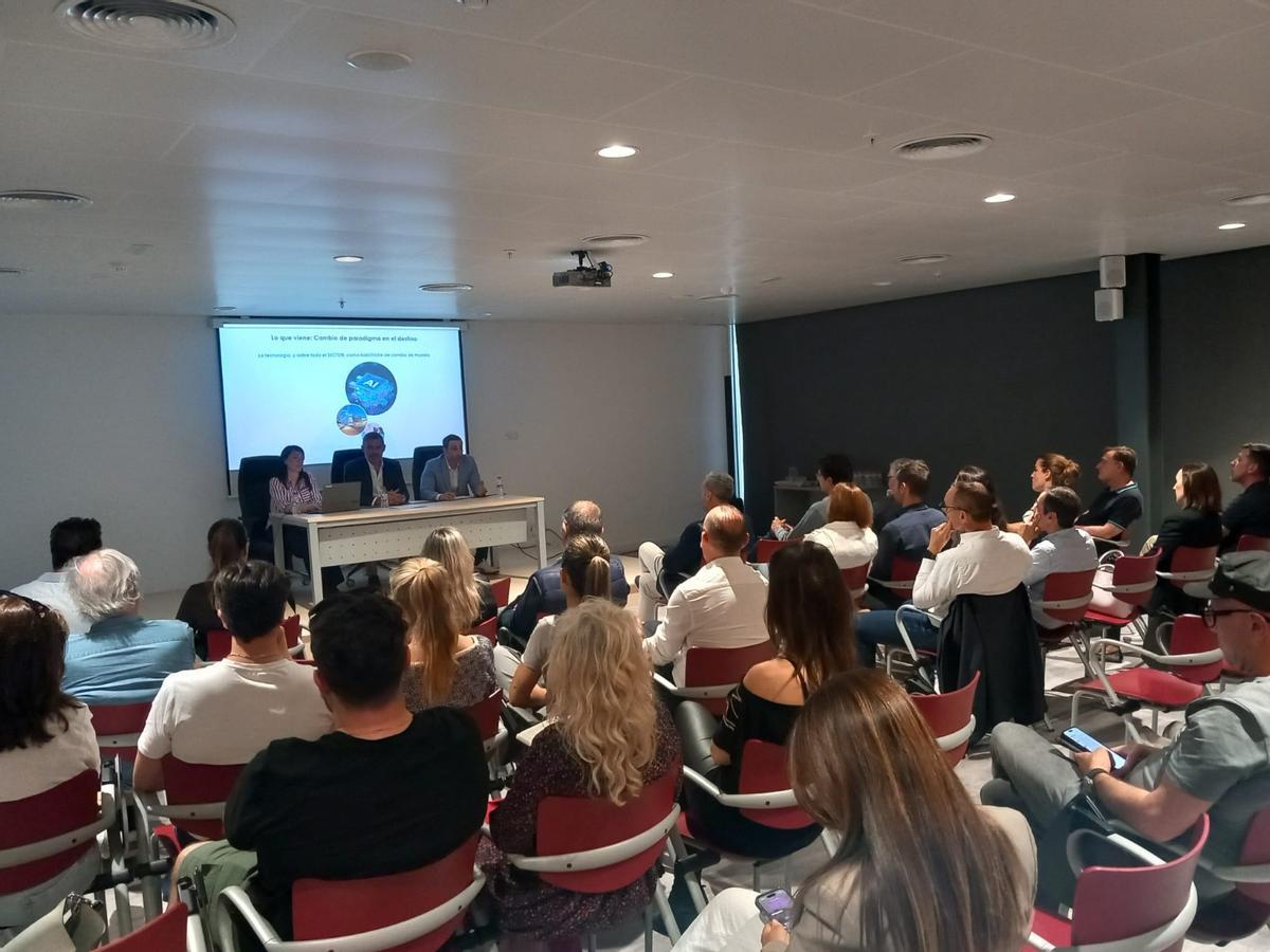 Reunión del nuevo sistema de  gestión turística en el Ayuntamiento de Ibiza.