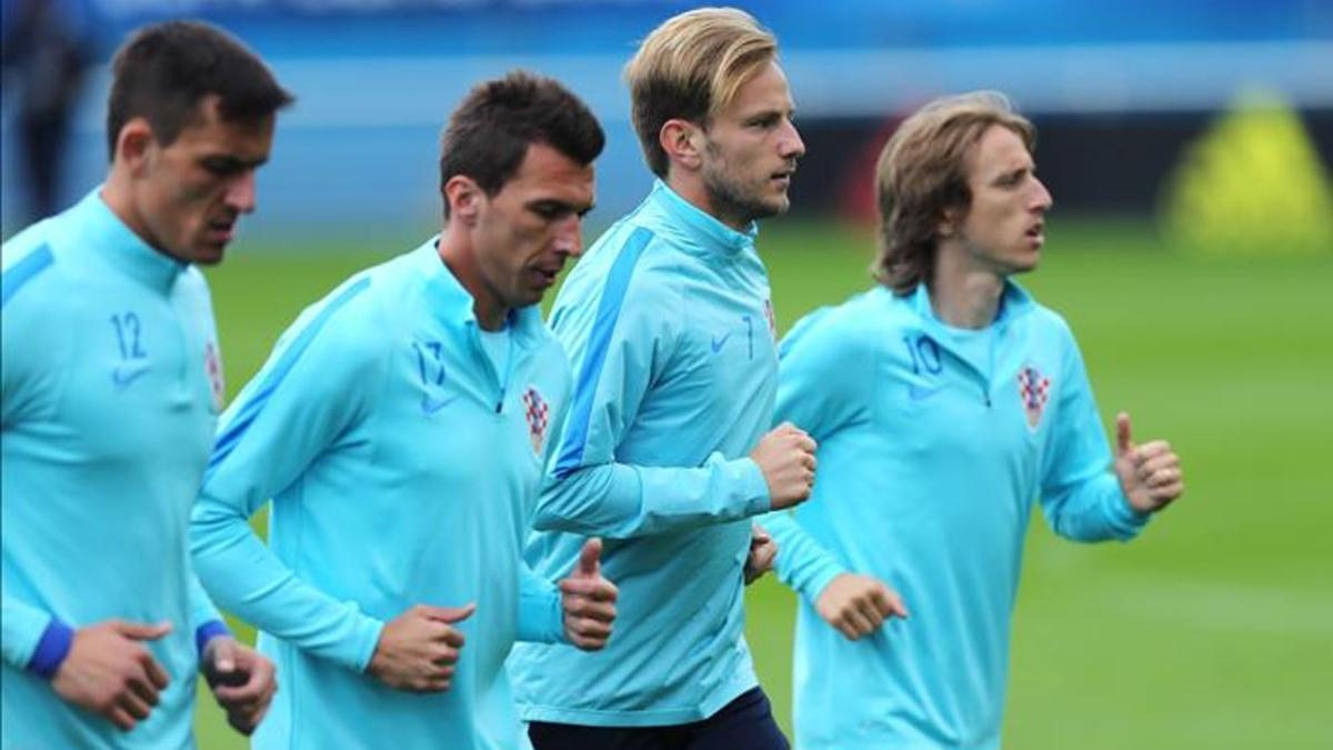 Rakitic y Modric liderarán el futuro de Croacia