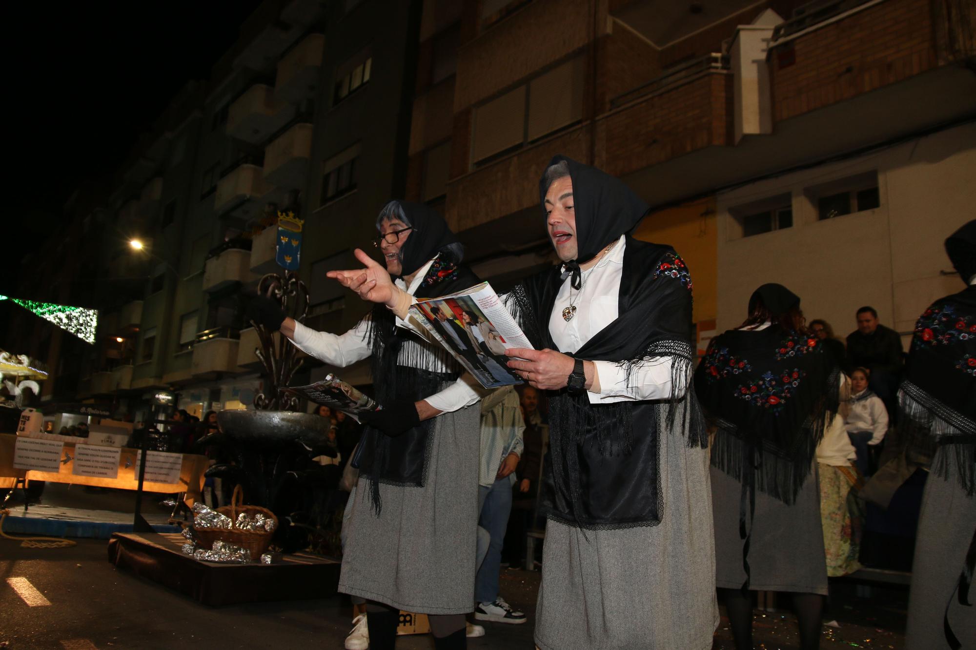 FOTOGALERÍA I La cabalgata del Ninot de Burriana, en imágenes