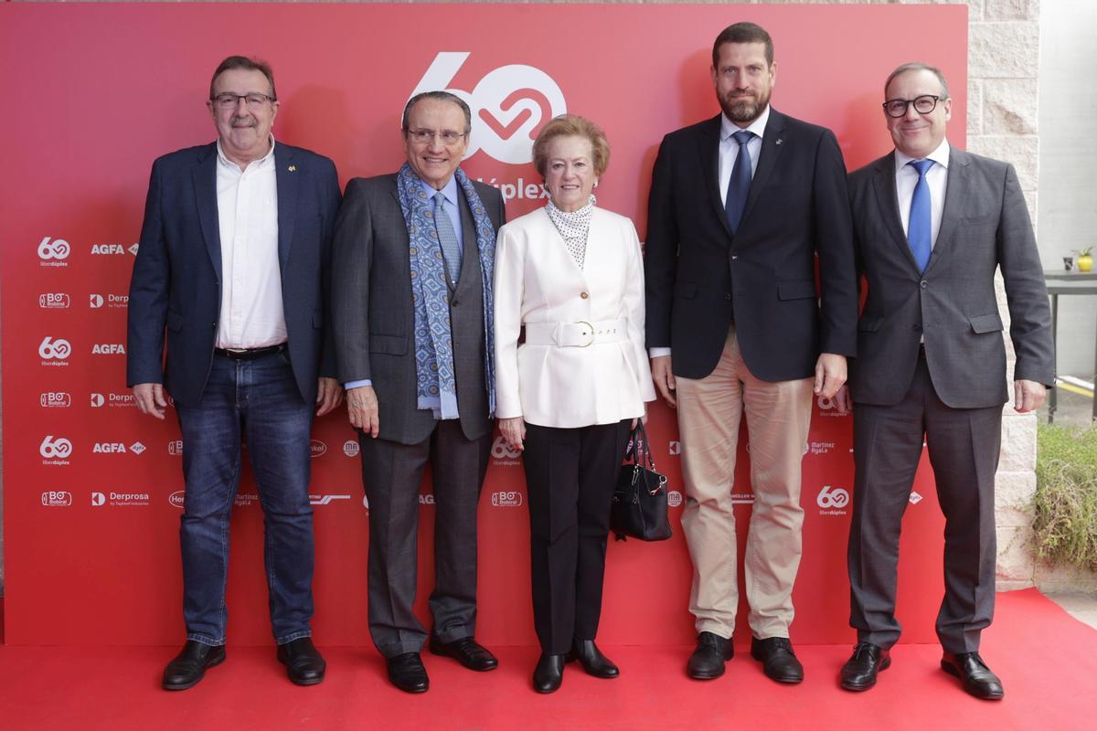 Jordi Ferrer, alcalde de Sant Llorenç d’Hortons, Javier Moll, presidente de Prensa Ibérica, Arantza Sarasola, Vicepresidenta de Prensa Ibérica, Jaume Julivert teniente de alcalde de Sant Llorenç d’Hortons y Víctor Trillo, director general de Liberdúplex.