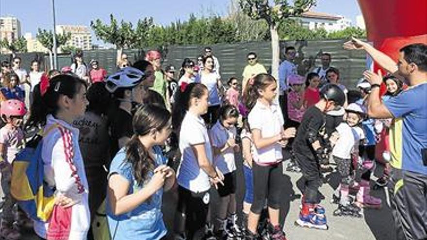 La patinada atrae a un centenar de vinarocenses