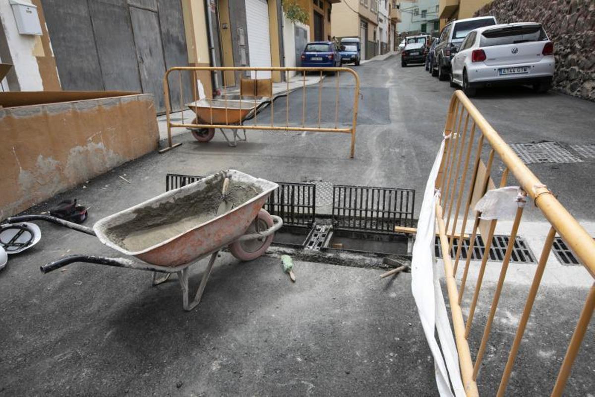 01.07.19. Las Palmas de Gran Canaria.- Vecinos de Cañada Honda se quejan del mal asfaltado de las calles. Foto Quique Curbelo  | 01/07/2019 | Fotógrafo: Quique Curbelo