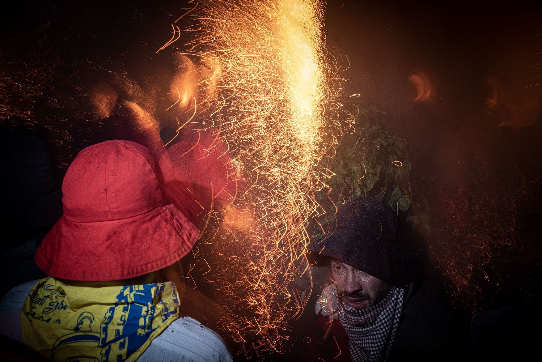 EN FOTOS | Milers de persones salten la primera Patum Completa