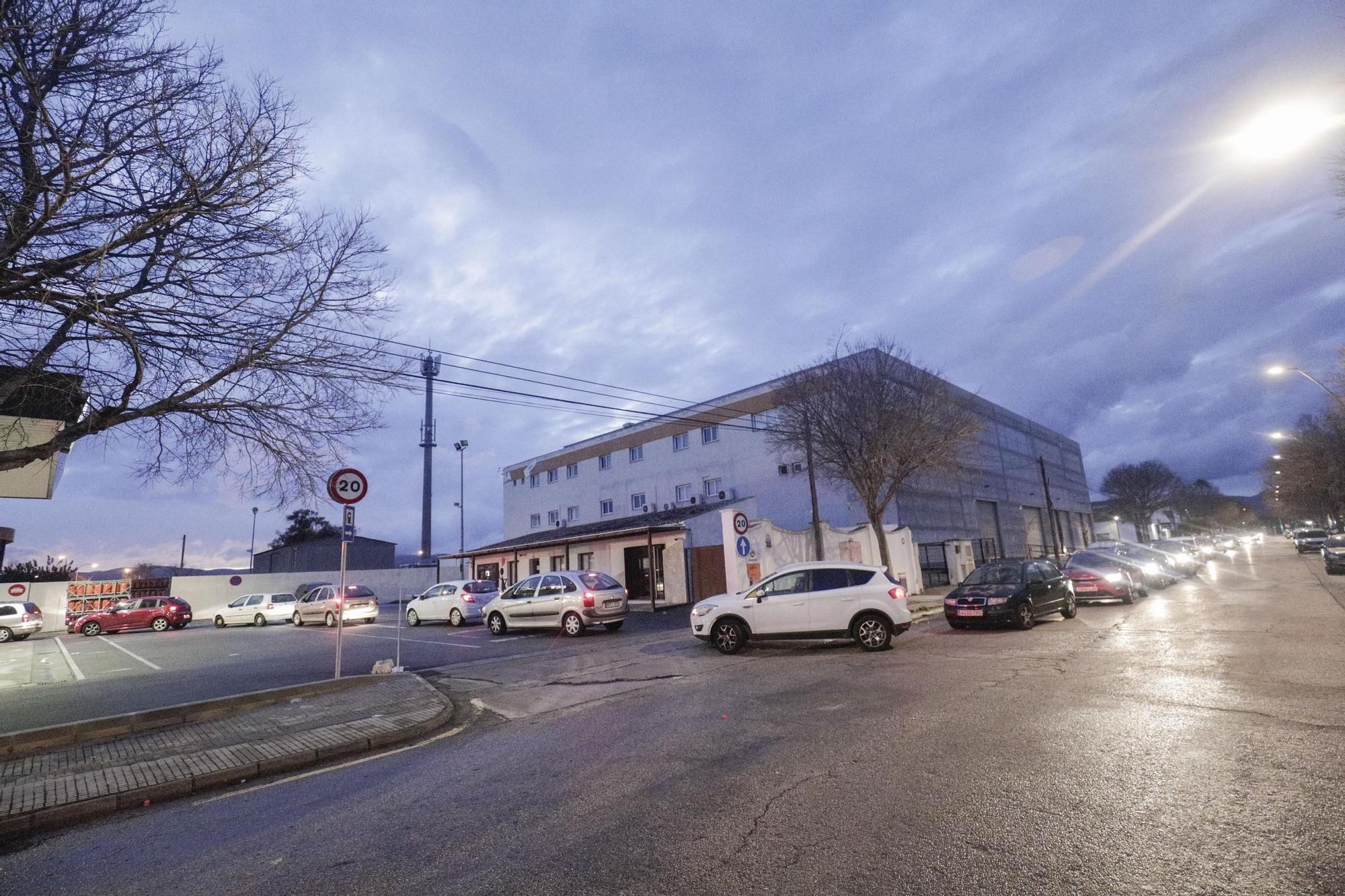 Largas colas para comprar butano en Son Castelló