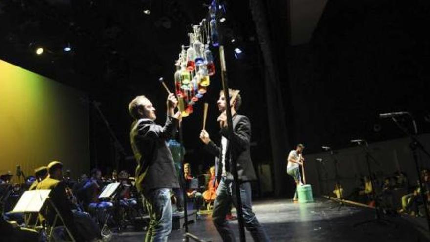 La Banda Municipal de A Coruña con los percusionistas de Odaiko, ayer, en el Ágora. / 13fotos