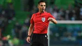 ¡Surrealista e inédita intervención de Del Cerro Grande en el VAR del Mundial!