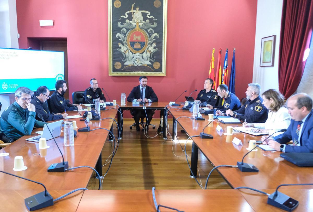 La Comisión de Coordinación Policial, que se estrenó este miércoles en el Ayuntamiento de Elche.