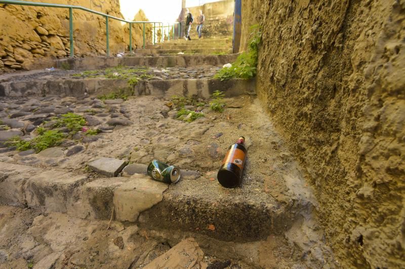 Vecinos de la calle Guzmán el Bueno protestas por el abandono de la zona