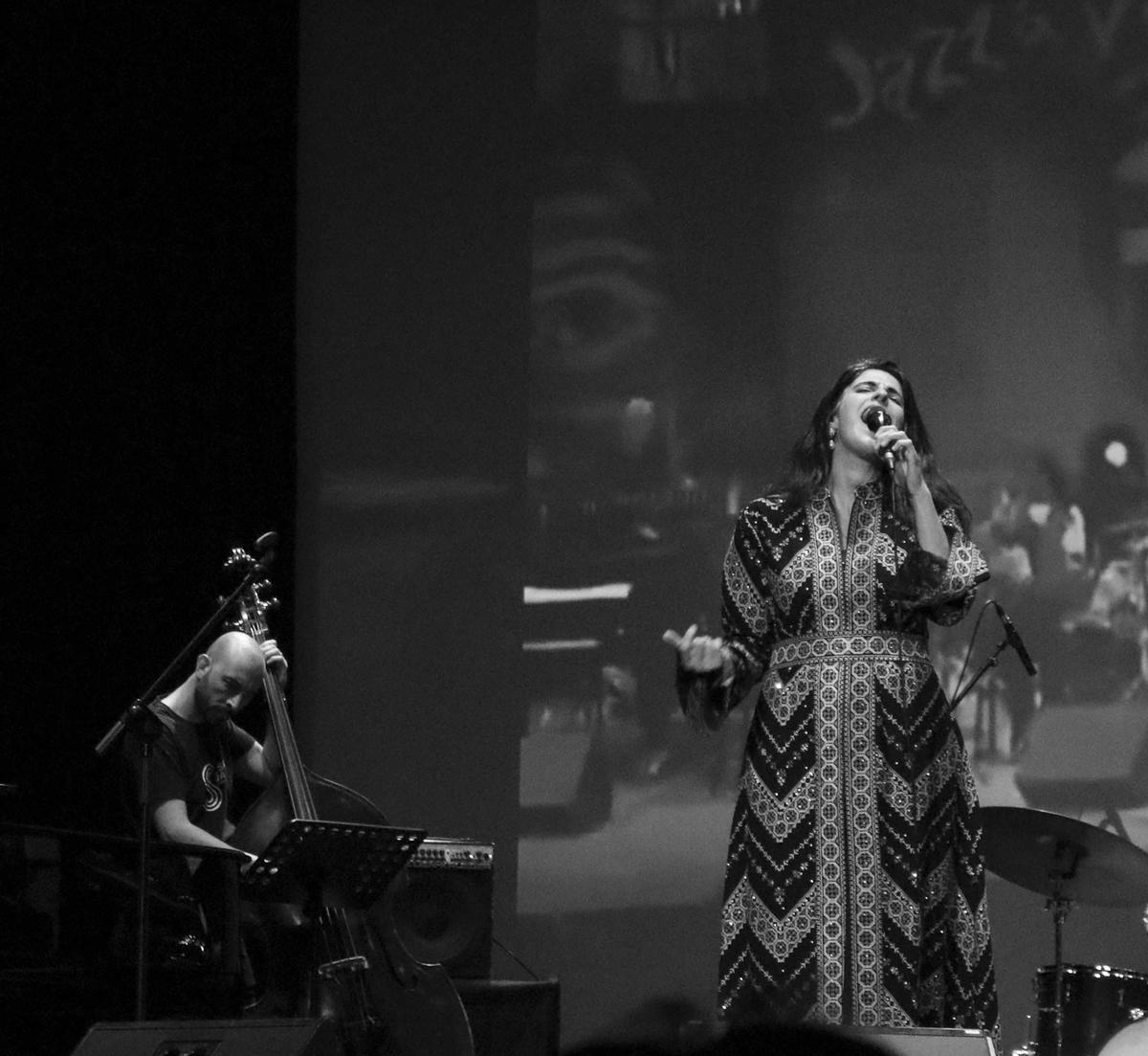 13 --TÍTULO - DEEPLY INSIDE ... JAZZ. --- AUTORA - L. A. SALAZAR (LORENA ALMARCHA SALAZAR).jpg 13 --TÍTULO - DEEPLY INSIDE ... JAZZ. --- AUTORA - L. A. SALAZAR (LORENA ALMARCHA SALAZAR).jpg