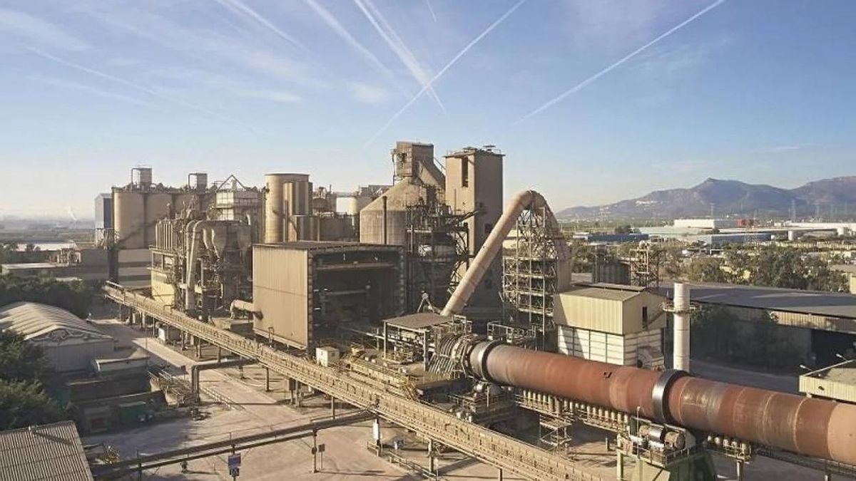 El fiscal demana dos anys per a l’excàrrec del Govern que va avalar la cimentera