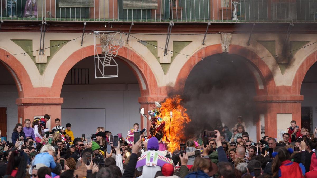 Quema del Dios Momo en la Corredera