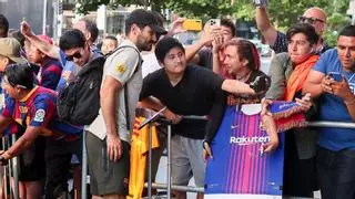 Unos cincuenta aficionados reciben al Barça en Los Ángeles