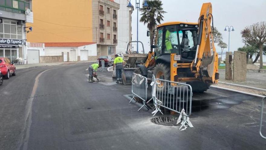 La maquinaria pesada sigue en el lugar, de ahí que aún no se abrieran los dos sentidos de circulación.