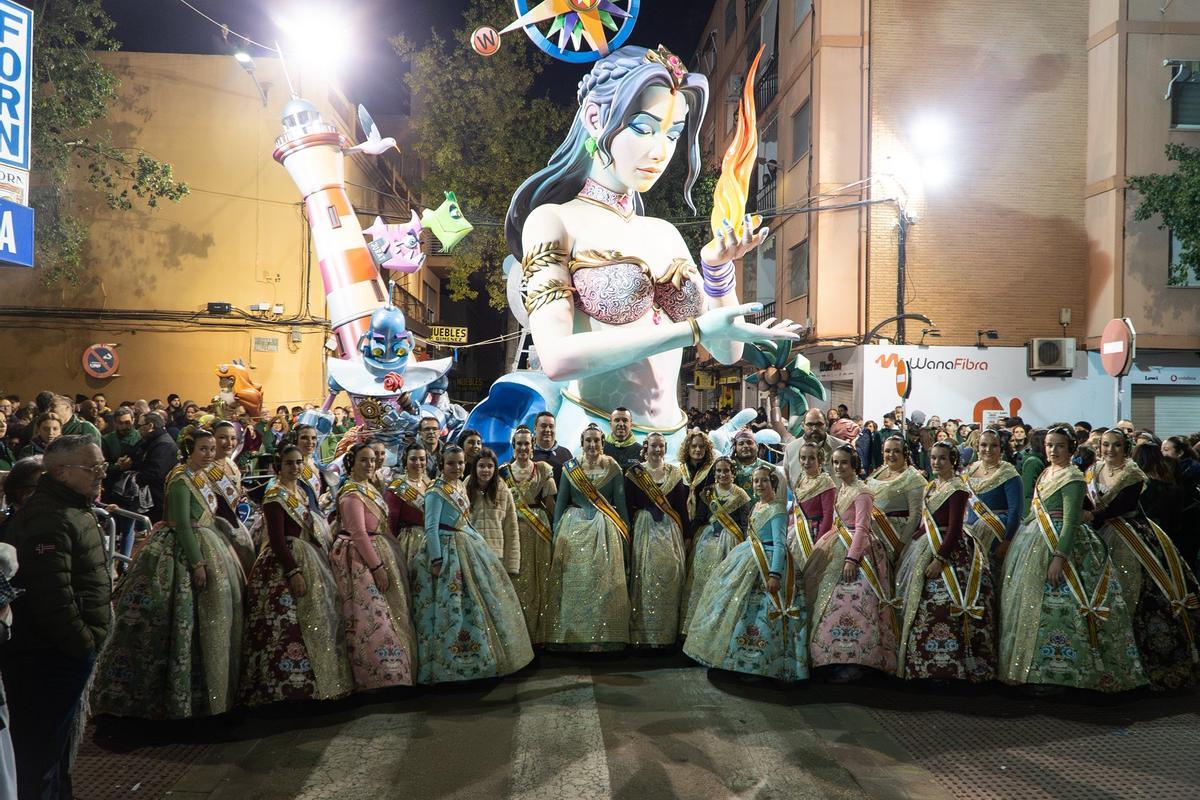 Mompó y Folgado con las Falleras Mayoresy sus Cortes de Honor en Torrent.