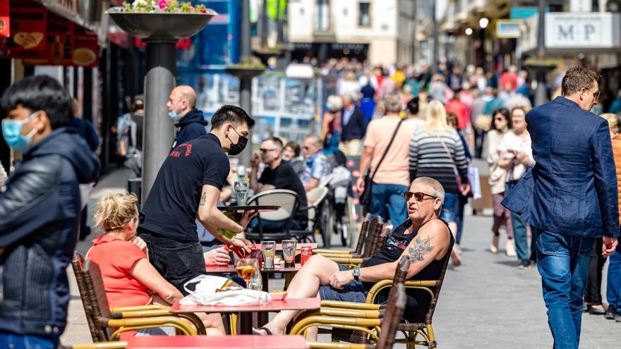 La patronal turística reclama ayudas directas, bonos al consumo y reducción del IVA para aguantar hasta el verano