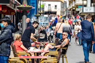La patronal turística reclama ayudas directas, bonos al consumo y reducción del IVA para aguantar hasta el verano