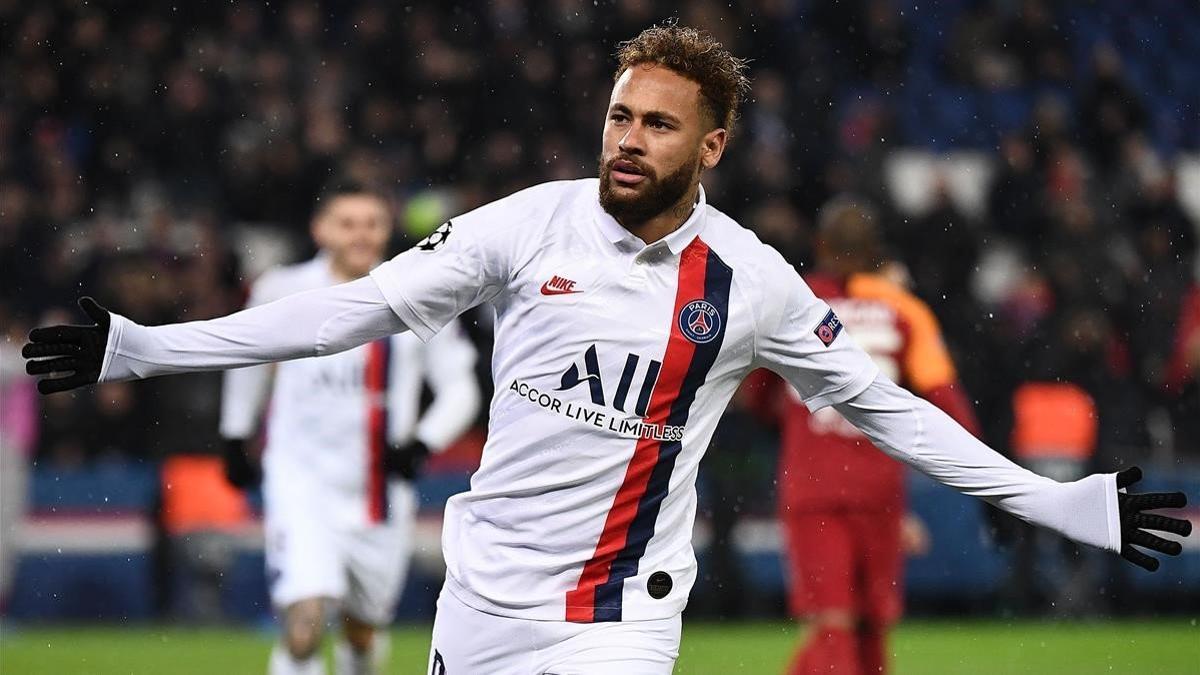 Neymar celebra su gol al Galatasaray en el Parque de los Príncipes parisino.