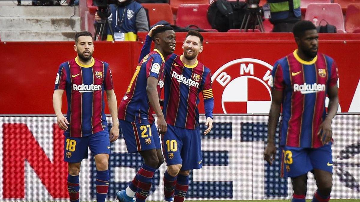 Messi celebra con Ilaix el segundo gol del Barça en Sevilla