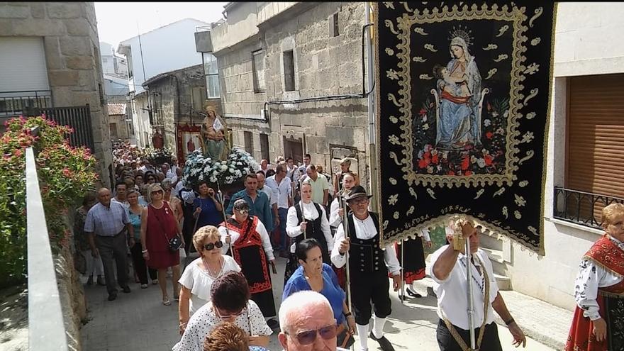 GALERÍA| Traslado de la Virgen de la Bandera en Fermoselle