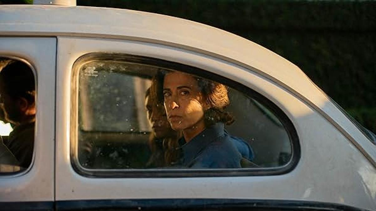 La actriz brasileña Fernanda Torres, en una escena de 'Aún estoy aqui'.