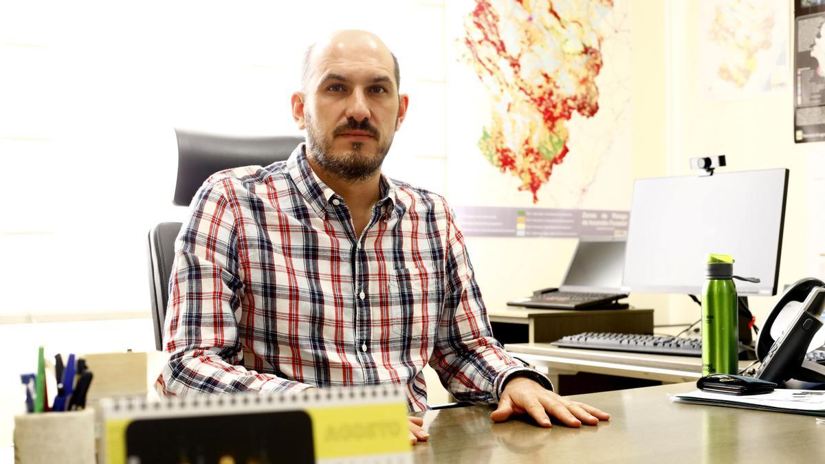Entrevista al director general de Medio Natural, Diego Bayona, en su despacho, tras el incendio del Moncayo.