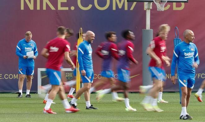 ¡El entrenamiento previo del Barça al comunicado de Koeman!