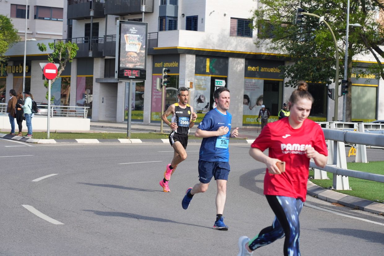 Búscate en las fotos de la Carrera de las Empresas en Castellón