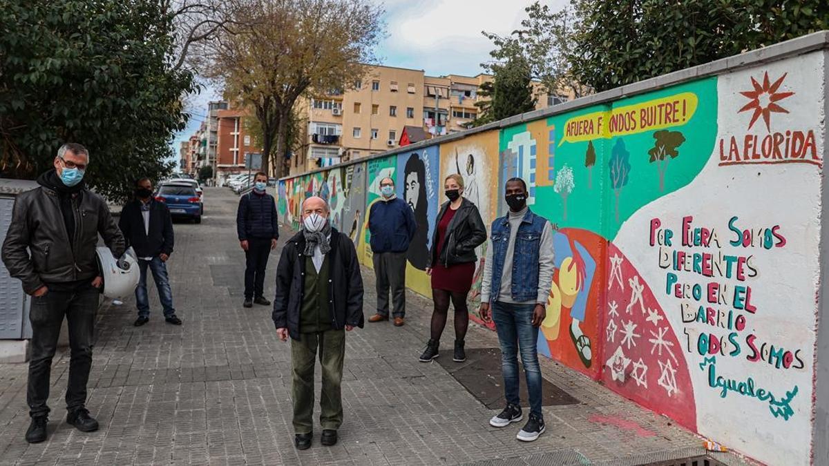 Barcelona 17 12 2020 Barcelona Reportaje sobre la iniciativa Des dels Blocs  espai comunitari al barri de la Florida  Fan una revista amb els veins per explicar el barri amb la seva mirada   AUTOR  JORDI OTIX