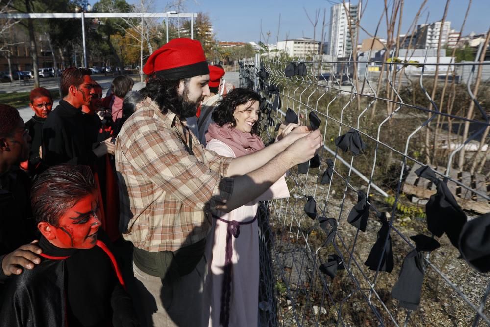 Els Pastorets de Sant Narcís pengen crespons negres al Parc Central