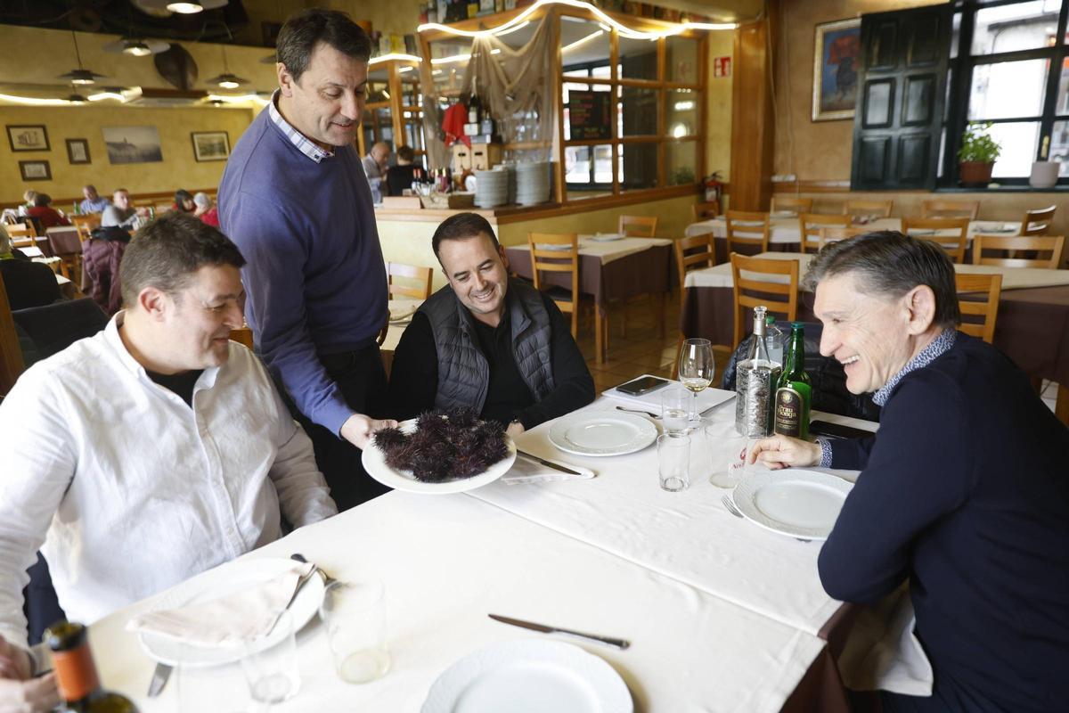 Gijón se relame con los oricios (gallegos) a espera de la campaña regional (en imágenes)