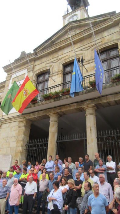 Minuto de silencio en Cangas de Onís