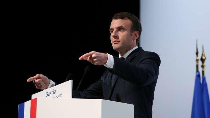 Macron ofrece incluir &quot;la singularidad de Córcega&quot; en la Constitución francesa