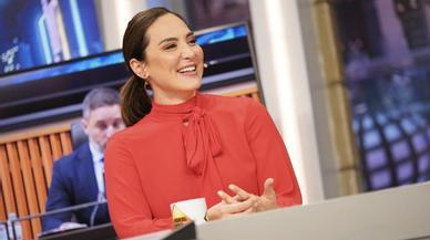 Tamara Falcó demuestra que combinar rosa y rojo es una apuesta ganadora esta primavera con un look 'made in Spain'