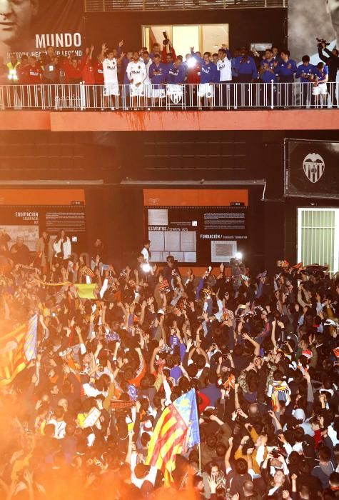 Euforia en el balcón de Mestalla