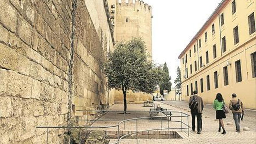 Cae un muro del Alcázar