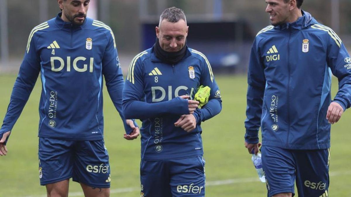 Costas, Cazorla y Javi López, en El Requexón. | MARIO CANTELI