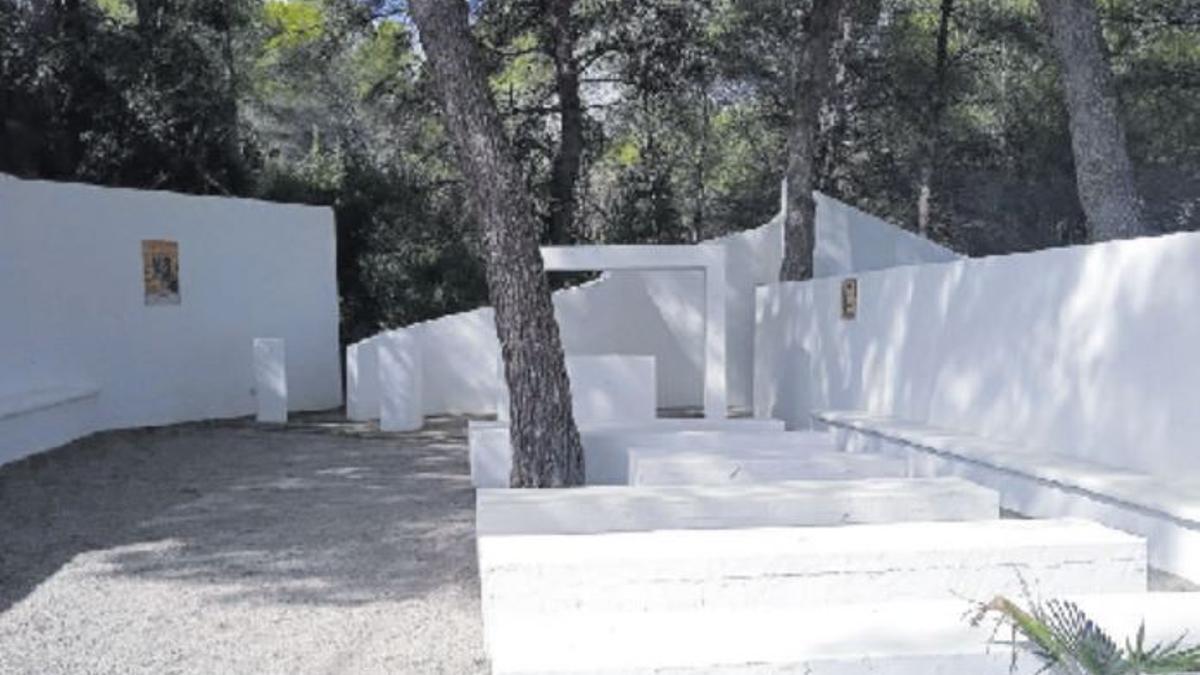 Capilla de l'Assumpció, a Cala Llonga, obra de Lapeña i Torres