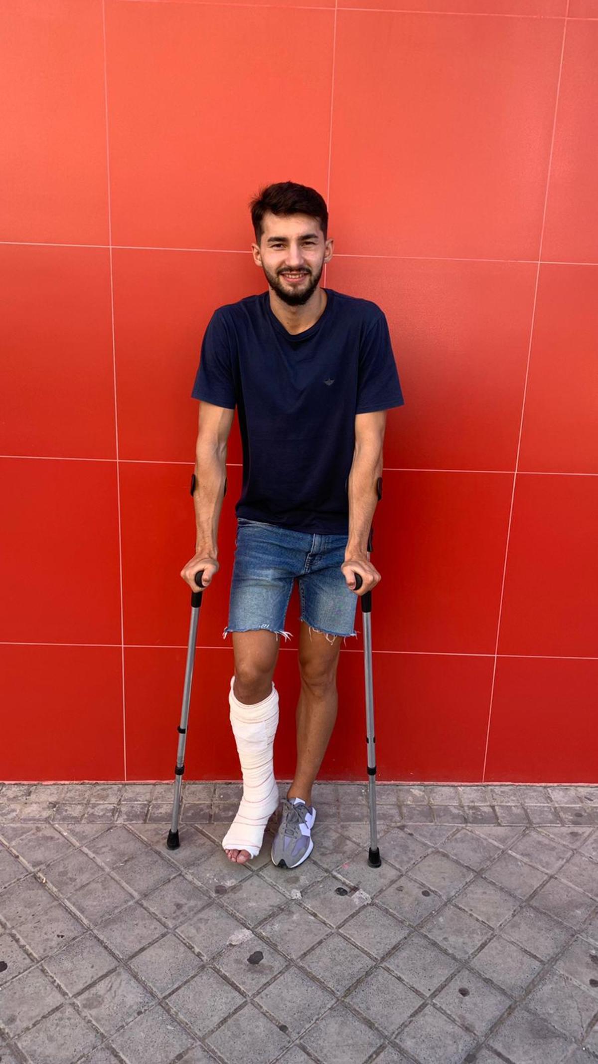 Gordillo, lesionado tras jugar su primer partido con la selección española.