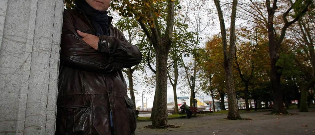 Alberto Álvarez Álvarez, ayer, en el parque del Muelle.