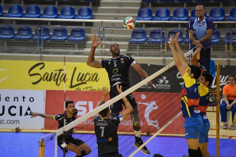 DEPORTES. 03-11-18 VECINDARIO. SANTA LUCIA DE TIRAJANA. Partido de Voleibol masculino: Vecindario ACE Gran Canaria - Ushuaña Ibiza Voley FOTOS: JUAN CASTRO.  | 03/11/2018 | Fotógrafo: Juan Carlos Castro