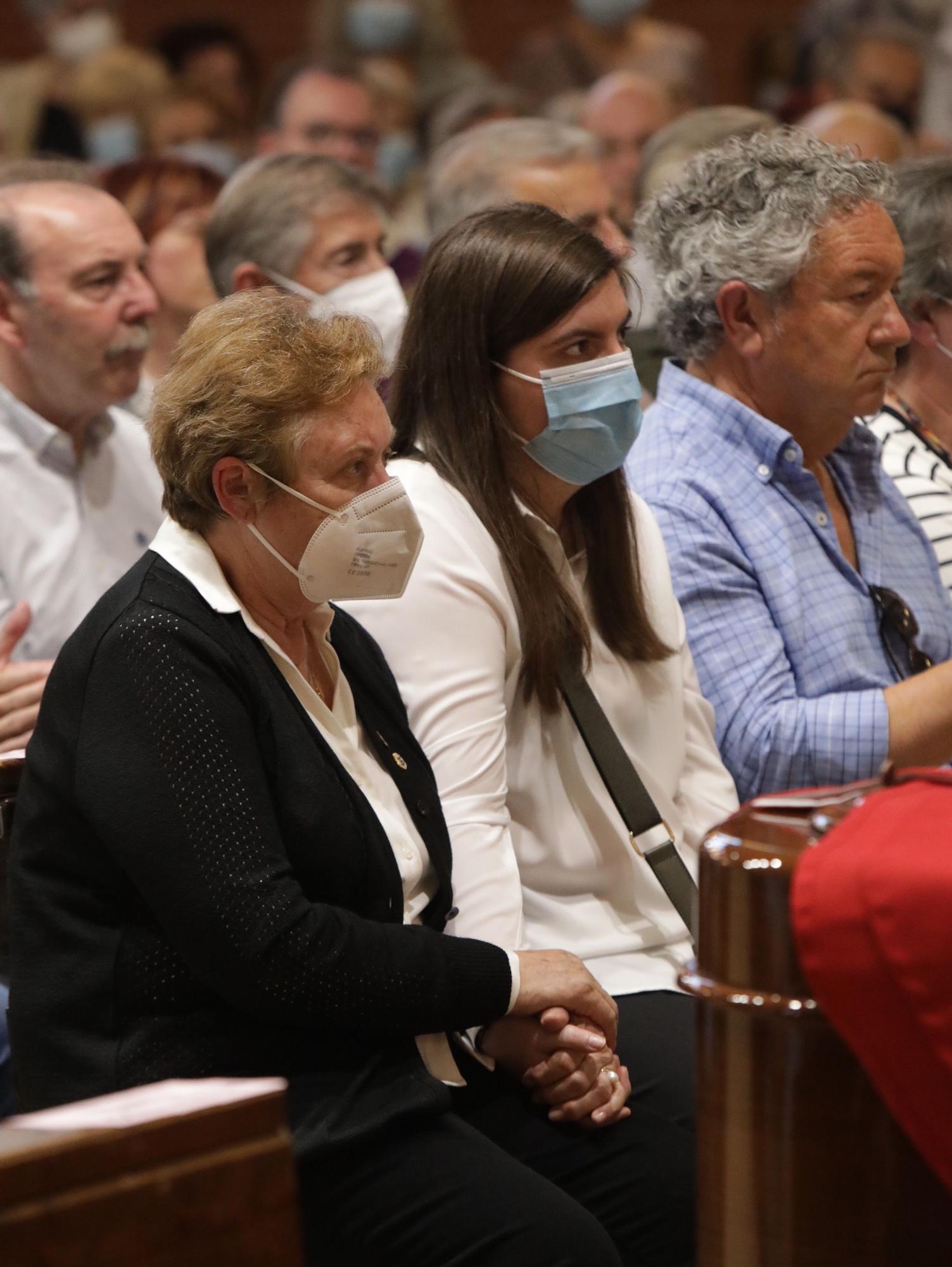 En imágenes: así fue el emotivo último adiós a Fernando Fueyo, cura del Sporting